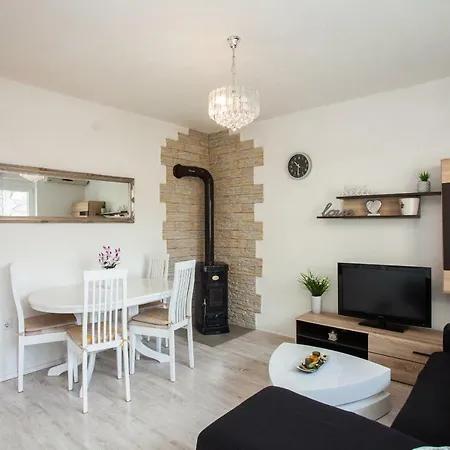 Royal View Apartment *