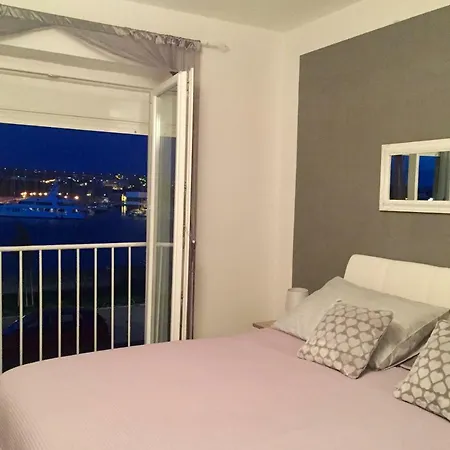 Royal View Apartament *