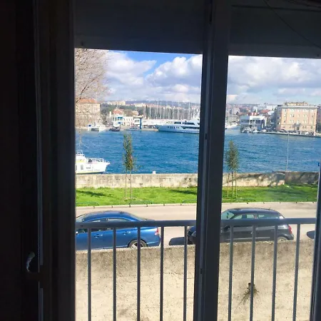 Royal View *